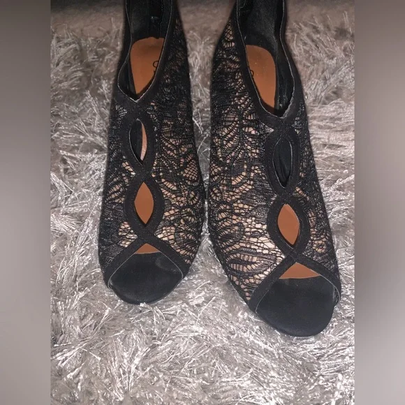 🔥Black Lace Open Toe Bootie🔥 - Picture 2 of 4